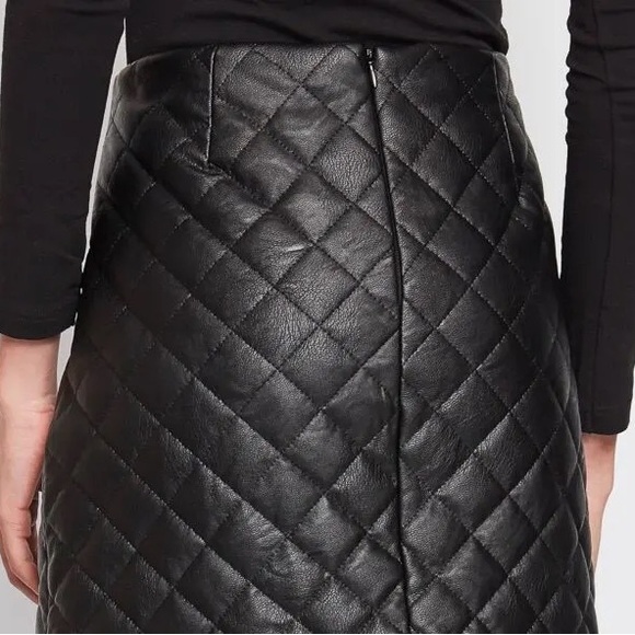 NWT brown quilted diamond detail faux leather mini skirt (zipper back) - Picture 4 of 6